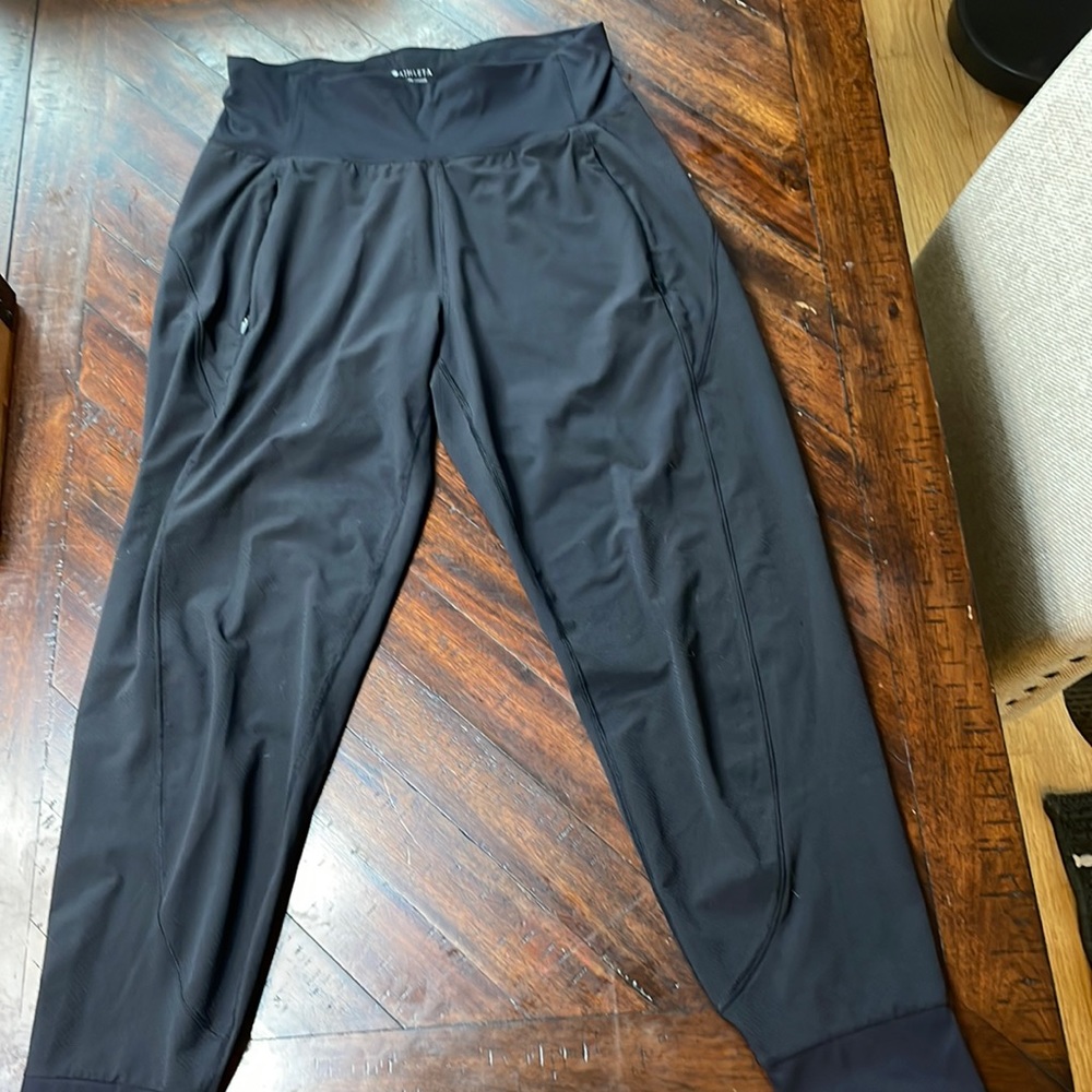 Athleta Distance Jogger EUC.